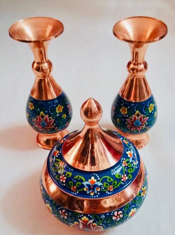 ست یک جفت گلدان و1 عددقندان ازجنس مس ونقاشی سنتی اصفهان بسیار نفیس  مناسب برای سوغاتی ،کادو واستفاده 